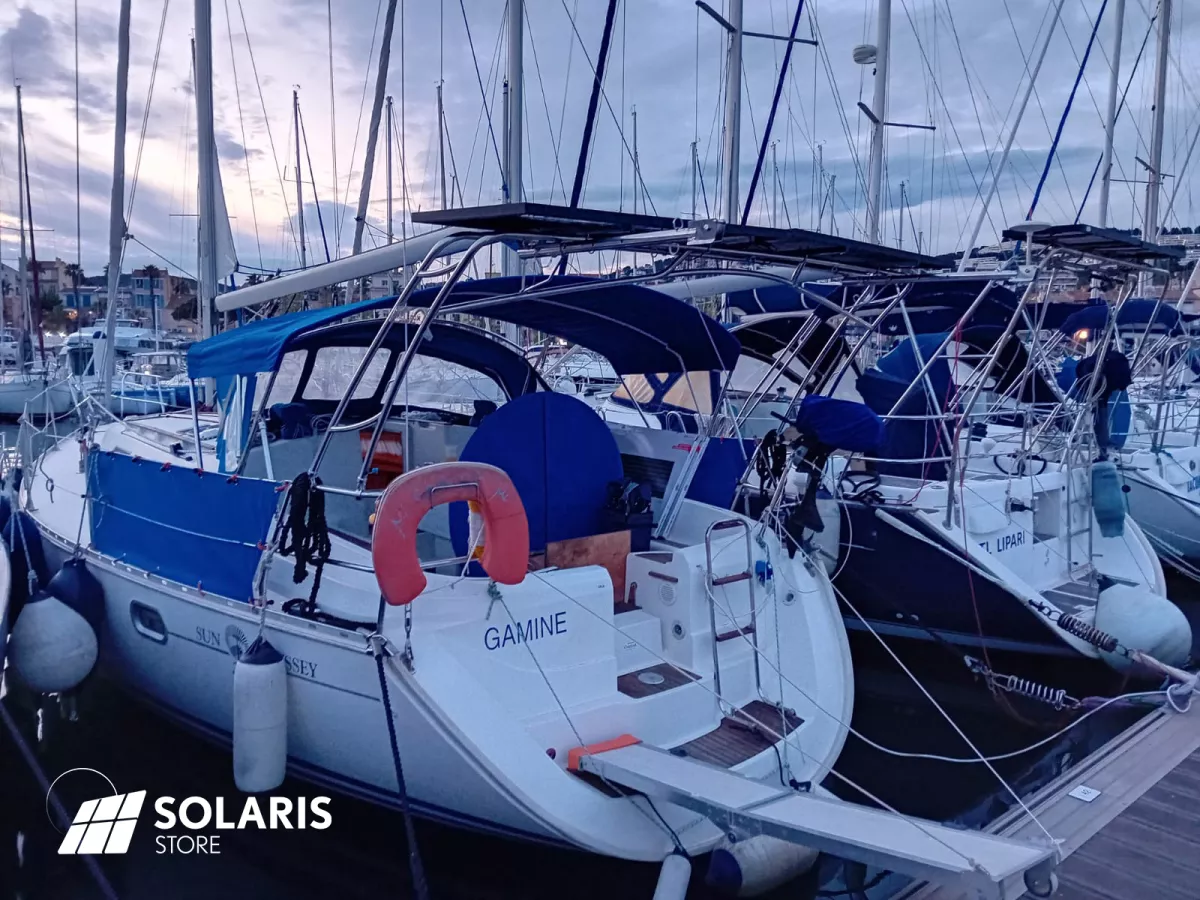 Un voilier Sun Odissey 100% autonome grâce à des panneaux solaires à haut rendement