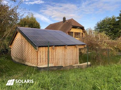 Un kit solaire autoconsommation de 3,6 kW avec batterie 10 kWh installé sur cette maison dans le Haut-Rhin