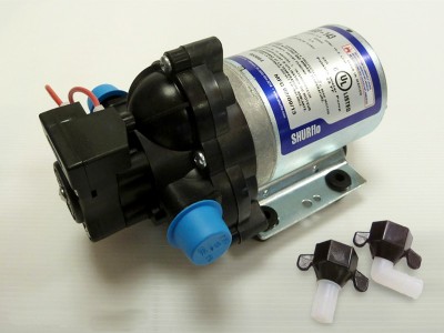 Pompe de surface SHURFLO Deluxe Light 2088 403 143 | 12V - 10,6L/mn