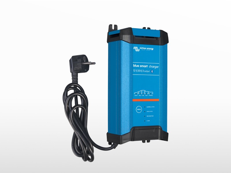 Blue Smart IP22 Charger 12/30(3) 230V CEE 7/7 Victron