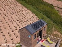 Les panneaux solaires de la tiny house la rende autonome toute l'année