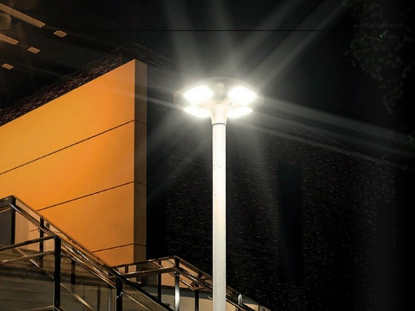 Lampadaire solaire autonome pour éclairer un escalier