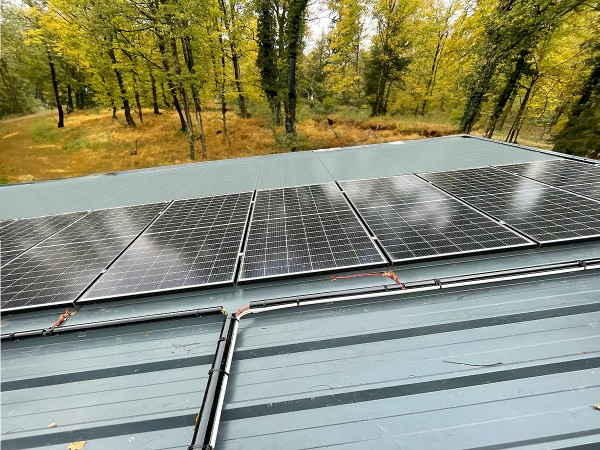 Fixation Toiture BAC ACIER pour 10 panneaux solaires | Cadre 30-50mm