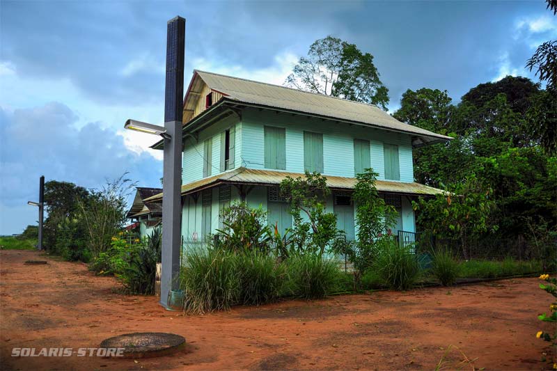 Spécialiste de l'énergie solaire autonome en Guyane, distributeur de totem et lampadaire solaire