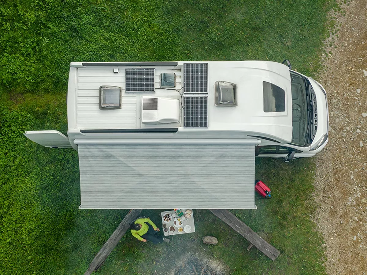 Installation d'un store sur un camping car Fabricant français de