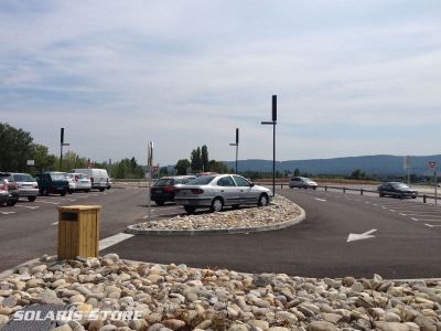 Pertuis (84) / Installation de cand&eacute;labres solaires autonomes sur un parking