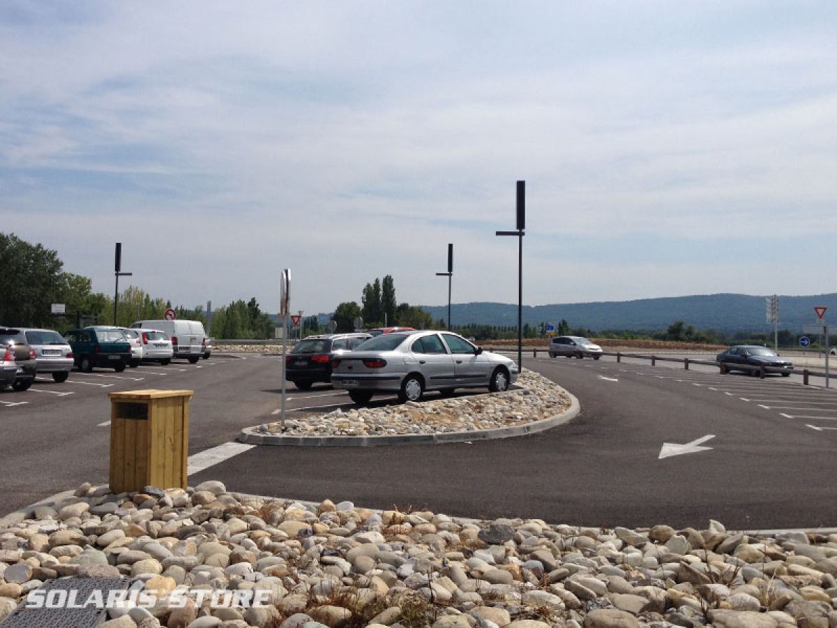 Pertuis (84) / Installation de candélabres solaires autonomes sur un parking