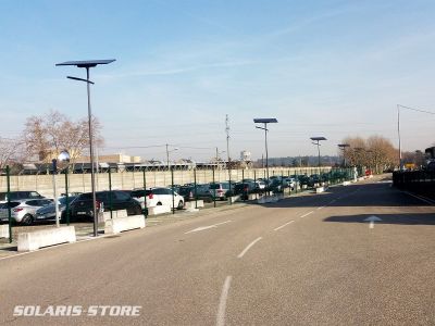 Candélabre autonome solaire parking RVI Vénissieux (69)