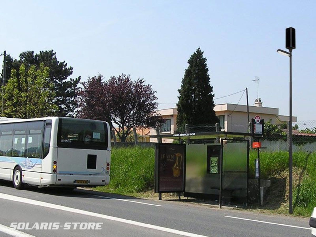 Rhà ?ne (69) / Eclairage d´un abris bus isolé du réseau ERDF