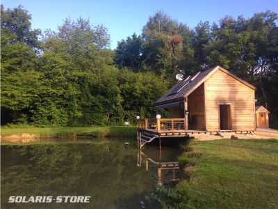 Ain (01) / Syst&egrave;me solaire autonome de 1000 Wc install&eacute; dans un chalet sur pilotis