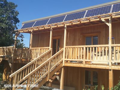Maison en bois autonome grâce au solaire