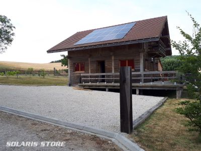 Maison en bois alimenté 100% solaire