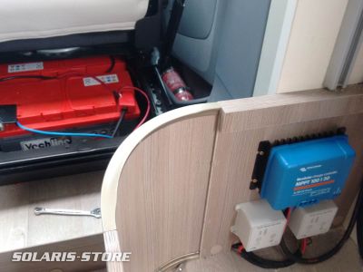 Batterie solaire et r&eacute;gulateur de charge MPPT pour stocker l&acute;&eacute;nergie dans le v&eacute;hicule