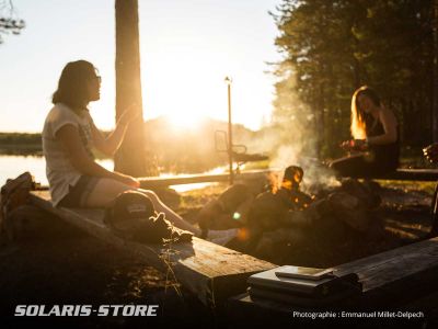 Batterie solaire pour recharger tous types d&rsquo;appareils en camping
