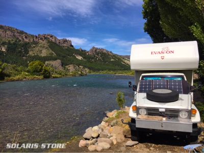 CAMPING-CAR avec un panneau solaire pliable 120 Wc