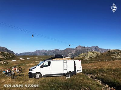 Fourgon aménagé pour sortie VTT de descente sur les pistes des 2 Alpes