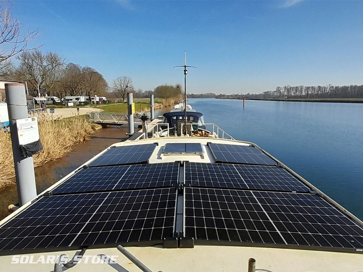 Alimentation autonome d'une péniche, installé par Guyboat (01)