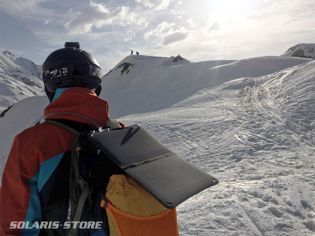 Panneau solaire GOAL ZERO emmené en freerando dans le massif de Belledonne