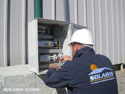 Alpes-de-Haute-Provence (04) / Pr&eacute;paration d&acute;une armoire &eacute;lectrique pour syst&egrave;me solaire en site isol&eacute;