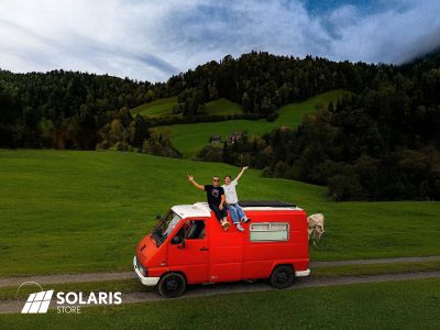 Le van Babybel, un Renault T30 aménagé pour un tour d'Europe