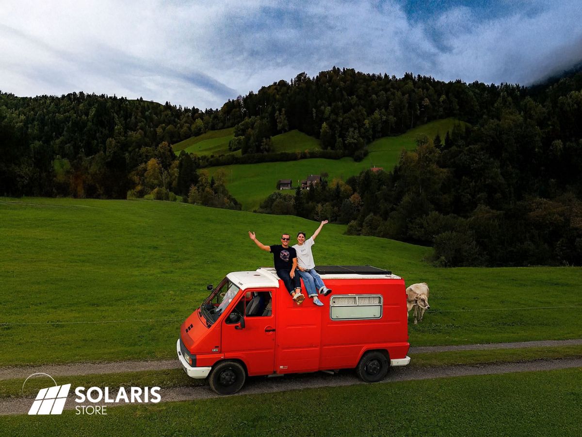 Le van Babybel, un Renault T30 aménagé pour un tour d'Europe