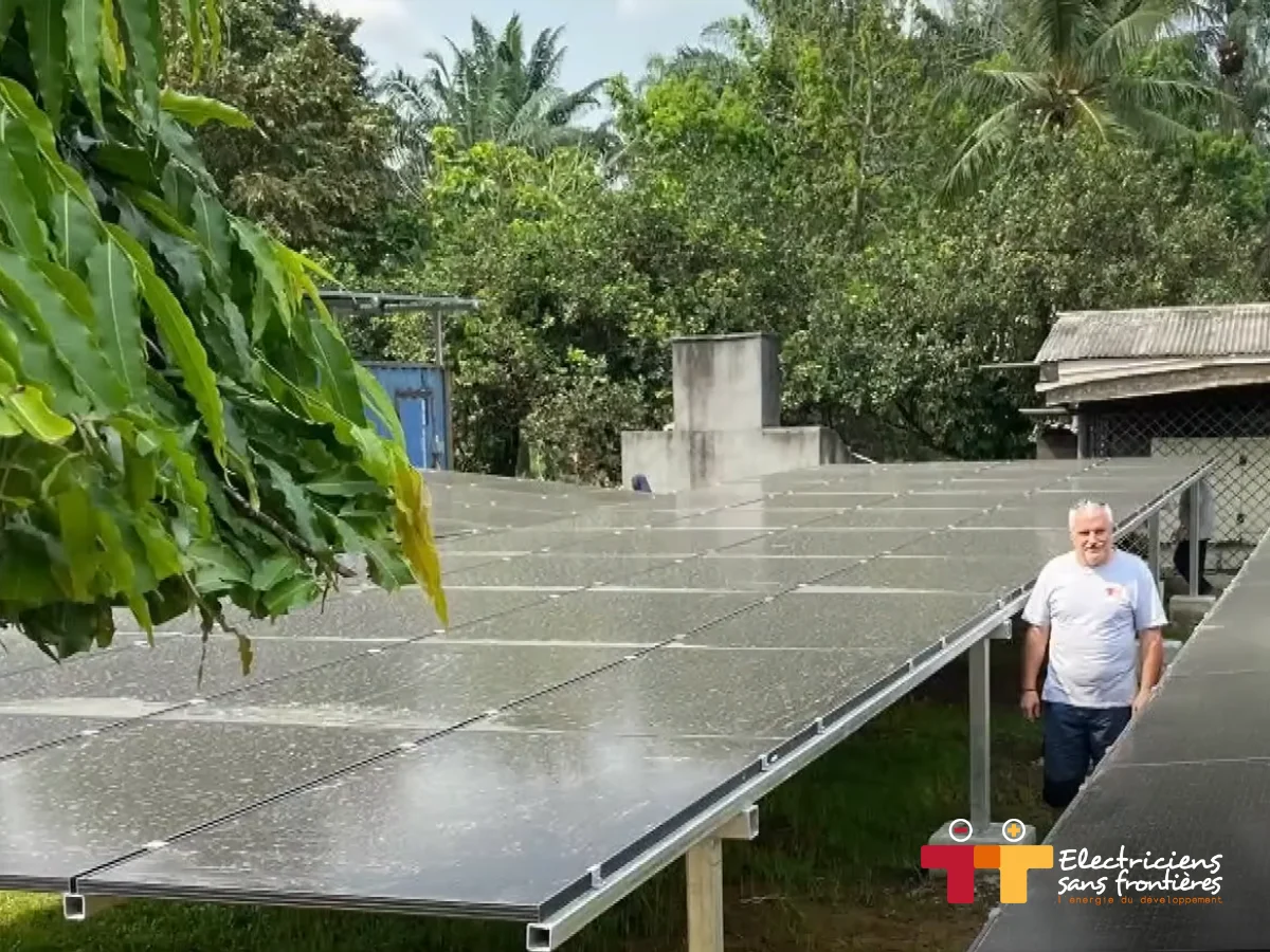 Installation de panneaux solaires pour un hopital au Nigéria
