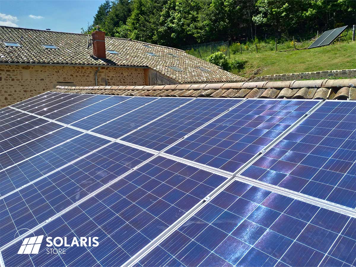 Pose de panneaux solaires sur le toit