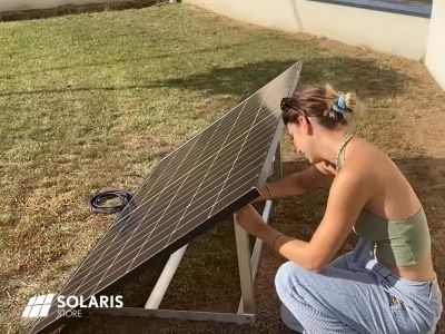 Branchement d'un panneau solaire Plug & Play sur une prise de la maison