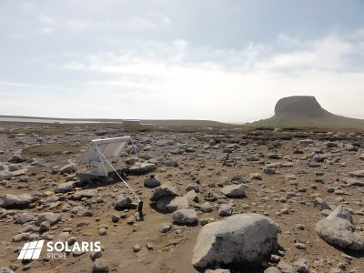 Une station simsique autonome grâce au solaire au milieu de l'océan indien