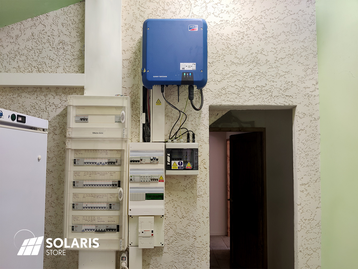 Installation électrique du kit solaire dans le cellier