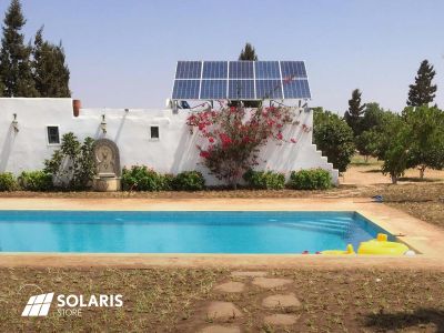 Riad autonome en énergie solaire avec système de filtration pour piscine