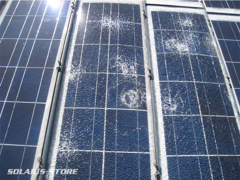 Impactes de grêle sur panneau solaire photovoltaïque